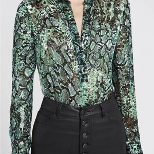 Alice + Olivia Green Snake Print Silk Blouse Long Sleeve Collared Top Size Small